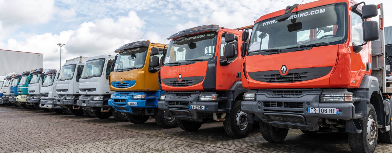 Immer 900 gebrauchte LKWs und Anhänger auf Vorrat